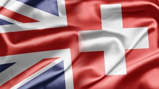Britische und Schweizer Fahne verschmolzen.