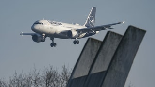 Lufthansa-Flugzeug im Landeanflug