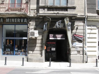 Ein Underground-Theater in Bukarest von aussen. Ein Underground-Theater in Bukarest von aussen.