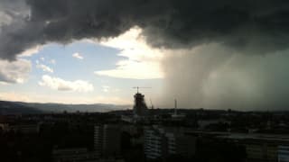Regenvorhang über Basel.