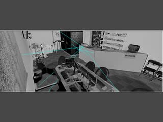 VR-Raum, darin mit Linien die Schussabgabe eingezeichnet. VR-Raum, darin mit Linien die Schussabgabe eingezeichnet.