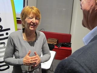 Nicole Hirt im Gespräch mit Parteipräsident Georg Aemisseggeer.