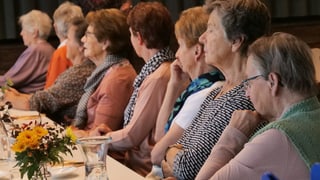 Frauen am Kafihöck der Frauengemeinschaft Cham Frauen am Kafihöck der Frauengemeinschaft Cham