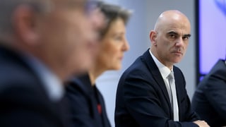 Die Bundesräte Ueli Maurer und Alain Berset werden gemeinsam mit Bundesrätin Simonetta Sommaruga die Abstimmungsergebnisse kommentieren.