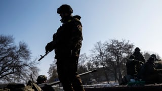 Silhouetten von Soldaten