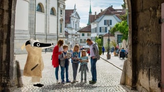 Familie mit Detektiv Dachs