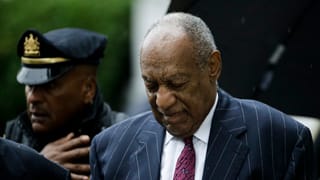Cosby, daneben Polizist. Cosby, daneben Polizist.