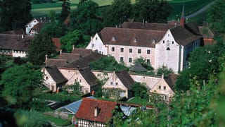 Die Kartause Ittingen mit verschiedenen Häusern und Garten aus der Vogelperspektive