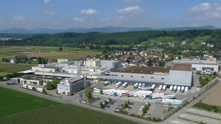 Luftaufnahme einer Fabrik.