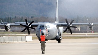 Transportmaschine vom Typ C-130J landet in Ramstein. (Archivbild)