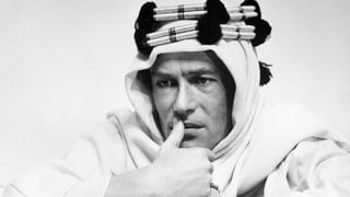 Schwarzweiss Foto von Peter O'Toole in seiner Rolle als «Lawrence of Arabia».
