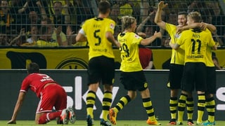 Die BVB-Spieler bejubeln Daniel van Buytens (l.) Eigentor zum zwischenzeitlichen 2:1.