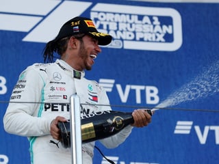 Lewis Hamilton steht vor dem nächsten Triumph. Lewis Hamilton steht vor dem nächsten Triumph.