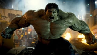 Filmszene: Ein übernatürlich grosser. grüner Mann schreit wütend.