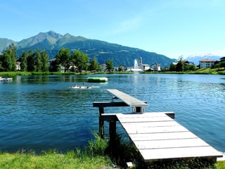 Bergsee bei Laax mit Blauen Himmel