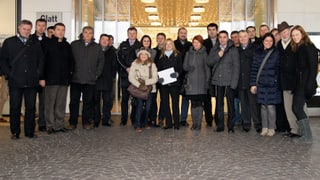 Die 18 Gäste aus Bosnien-Herzegowina vor dem Glattzentrum.