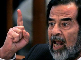 Saddam Hussein spricht vor Gericht (2006 in Bagdag)