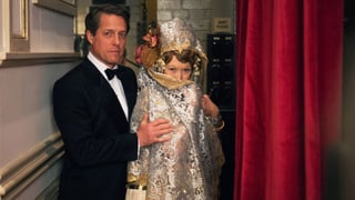 Meryl Streep im extravaganten Kostüm als Florence Foster und Hugh Grant im Anzug als ihr Ehemann.