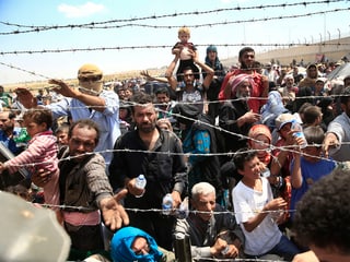 Syrische Flüchtlinge an der Grenze zur Türkei.