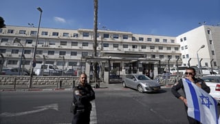 Die Anhörung im Fall Netanjahu findet im Justizministerium in der Salahaddin Street in Jerusalem statt. Die Anhörung im Fall Netanjahu findet im Justizministerium in der Salahaddin Street in Jerusalem statt.