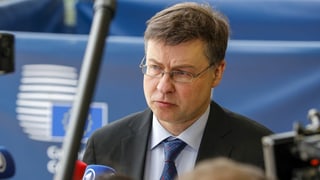 Valdis Dombrovskis vor den Medien