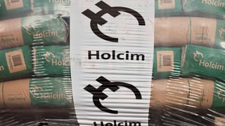 Zementsäcke mit der Aufschrift Holcim Zementsäcke mit der Aufschrift Holcim