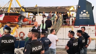 Am 29. Juni legt die Sea Watch in Lampedusa an. Am 29. Juni legt die Sea Watch in Lampedusa an.