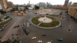 Blick auf den Tahrir-Platz in Kairos Innenstadt. Der Platz ist praktisch komplett menschenleer.