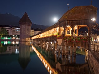 Kapellbrücke Luzern in der Nacht