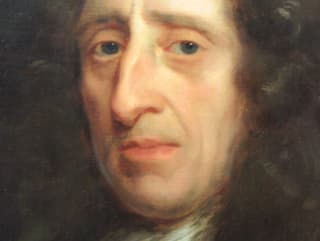 Das gemalte Porträt eines Mannes mit gelockter Perücke und markanter Nase.
