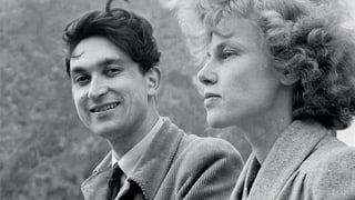 Mann und Frau auf schwarz-weissem Foto Mann und Frau auf schwarz-weissem Foto