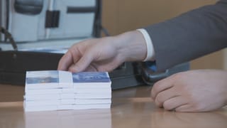 Video «Broker-Provisionen. Unbrauchbarer Duschhocker. Berliner im Test.» abspielen