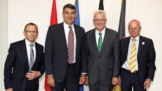 v.l.n.r.: Regierungsrat Ernst Landolt, Regierungspräsident Christian Amsler, Ministerpräsident Winfried Kretschmann und Regierungsrat Dr. Reto Dubach. 