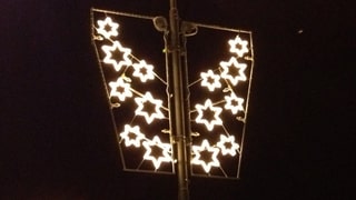Weihnachtsbeleuchtung in Sternenform.