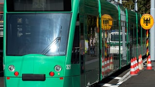 Grünes Tram an der deutschen Grenze