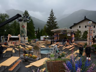 Festbänke.