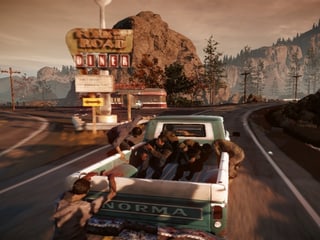 Zombies greifen einen fahrenden Pickup-Truck an.