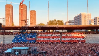 Star-Spangled Banner: Die Schweizer Fans ehrten ihre Lieblingsband mit einer gelungenen Choreografie.