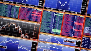 Blick auf Bildschirme an der Schweizer Börse.