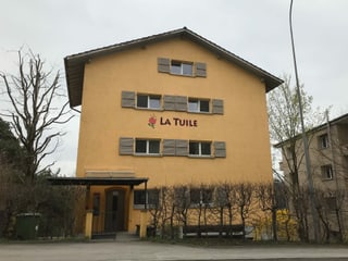 dreistöckiges Haus von Aussen