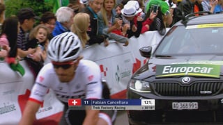 Cancellara fährt weit hinter dem Peleton.