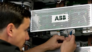 Ein Mitarbeiter der ABB Schweiz in Turgi.
