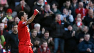Luis Suarez bejubelt an der Anfield Road die Rang 1 in der Premier League und der Torjägerliste.
