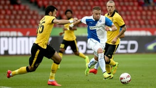 Yoric Ravet ist schneller als Marko Basa. Yoric Ravet ist schneller als Marko Basa.