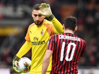 Donnarumma (h.) und Calhanoglu stehen sich zum EURO-Auftakt gegenüber. Donnarumma (h.) und Calhanoglu stehen sich zum EURO-Auftakt gegenüber.