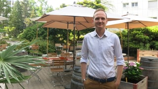 Robert Kneubühler auf der Terrasse des «Alpenblick» Robert Kneubühler auf der Terrasse des «Alpenblick»