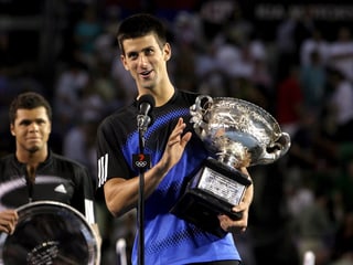«Jungspund» Djokovic gewinnt bei den Australian Open mit 20 Jahren sein erstes Grand-Slam-Turnier. 