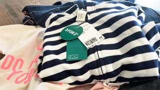 kinderkleider mit Preisschildern 3 für 2. kinderkleider mit Preisschildern 3 für 2.