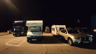 Camper auf LKW-Parkplätzen.