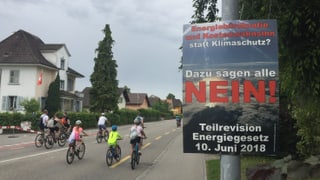 Plakat mit Aufdruck "Dazu sagen alle Nein"